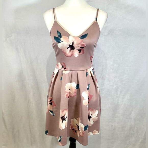 Blush pleated floral spaghetti strap dress size small NWT - Picture 1 of 5